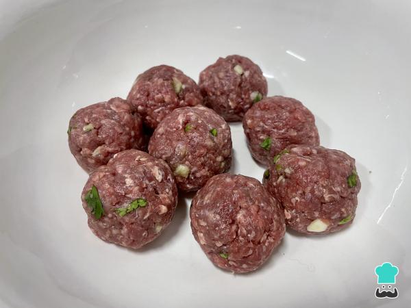 Receta de Albóndigas en salsa verde - Paso 2