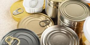 Europa prohíbe el bisfenol A en latas, tuppers y botellas: esto es lo que cambia en tu cocina