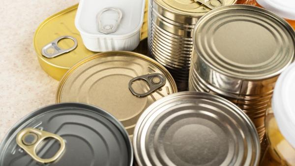 Europa prohíbe el bisfenol A en latas, tuppers y botellas: esto es lo que cambia en tu cocina