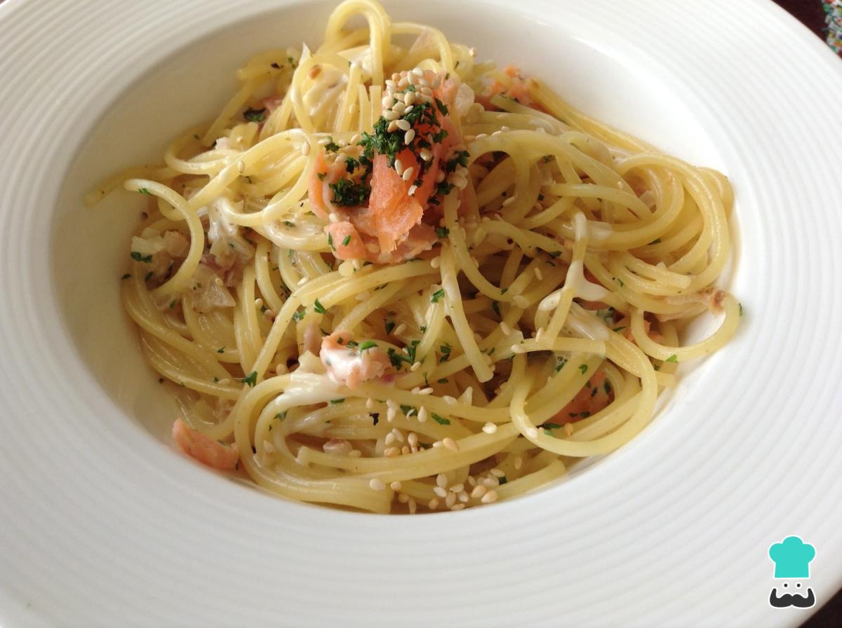 Receta de Espaguetis con salmón ahumado