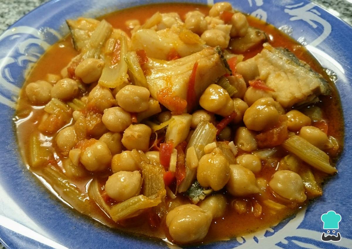 Receta de Potaje de garbanzos con acelgas y bacalao