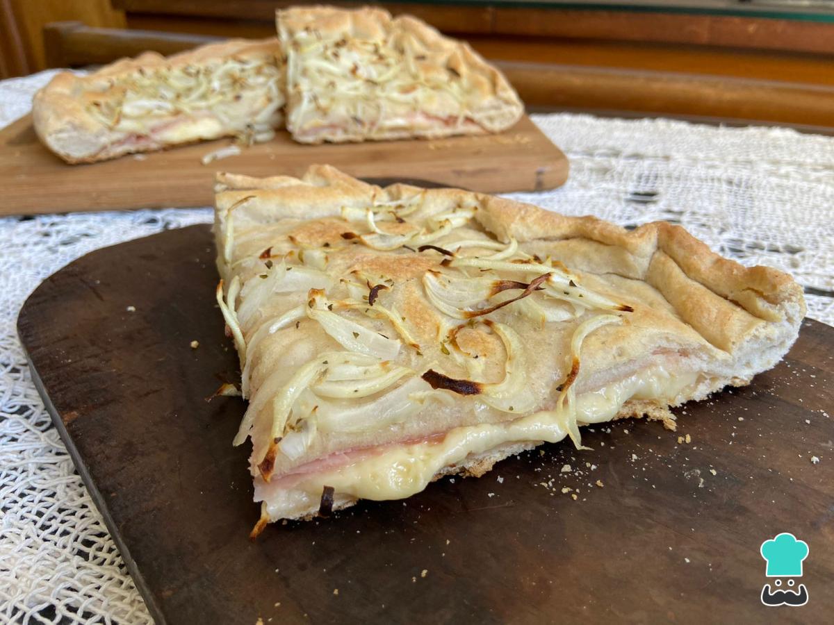 Receta de Fugazzeta rellena de jamón y queso