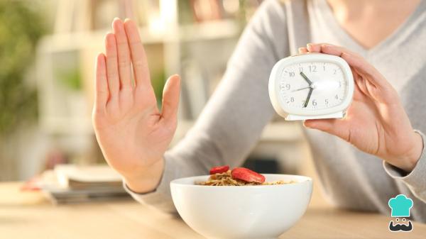 Los científicos lo confirman: el ayuno intermitente funciona, pero no es mejor que la dieta tradicional