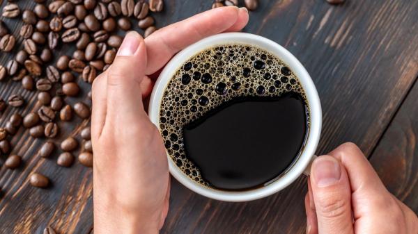 Un estudio de Harvard vinculó el consumo habitual de café negro con la reducción de la grasa visceral - Cómo el café negro acelera el metabolismo y ayuda a quemar grasa