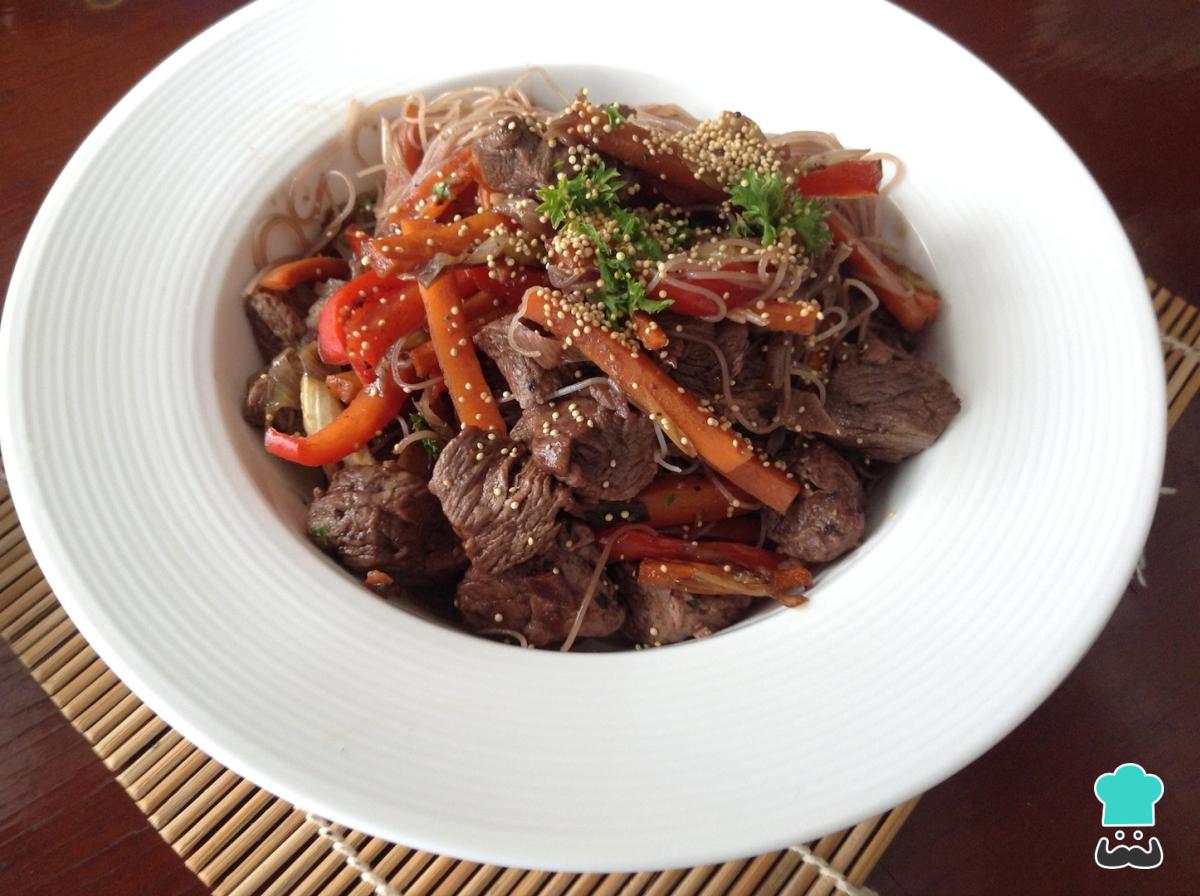 Receta de Fideos de arroz salteados con carne