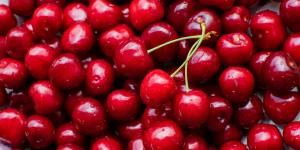 Los fruteros coinciden: “Para que las cerezas duren más en verano no hay que lavarlas hasta el momento de consumirlas”