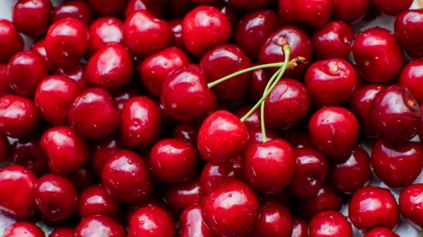 Los fruteros coinciden: “Para que las cerezas duren más en verano no hay que lavarlas hasta el momento de consumirlas”