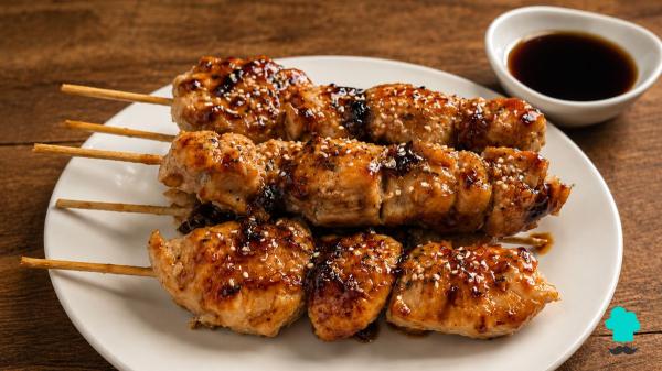 Receta de Brochetas de pollo teriyaki: el truco para conseguir una carne jugosa y una salsa irresistible