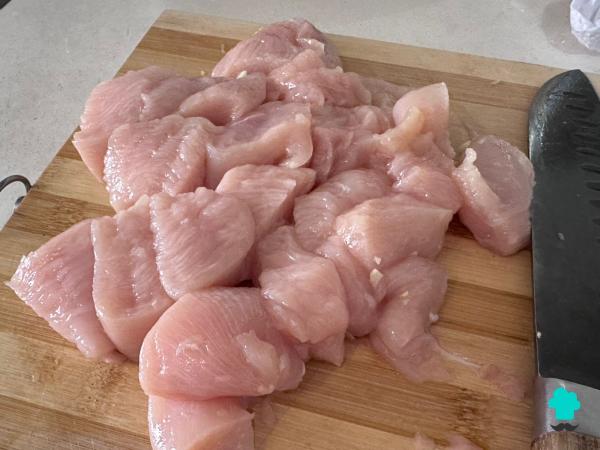 Receta de Brochetas de pollo teriyaki: el truco para conseguir una carne jugosa y una salsa irresistible - Paso 1