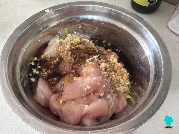 Receta de Brochetas de pollo teriyaki: el truco para conseguir una carne jugosa y una salsa irresistible - Paso 3