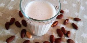Leche de almendras sin azúcar - Receta, propiedades y calorías