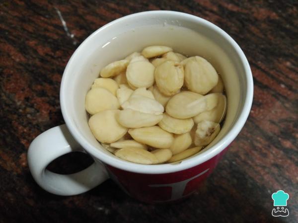 Leche de almendras sin azúcar - Receta, propiedades y calorías - Paso 1
