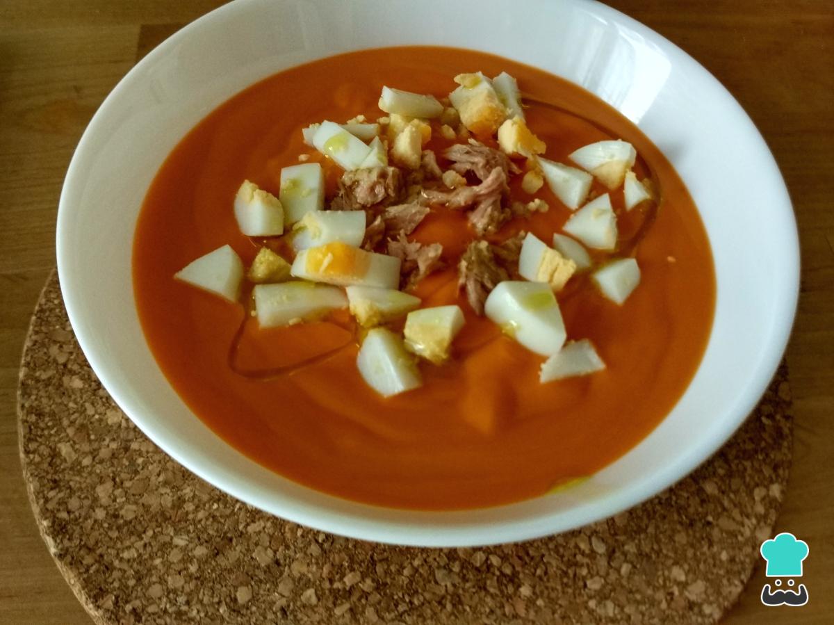 Receta de Salmorejo con atún y huevo