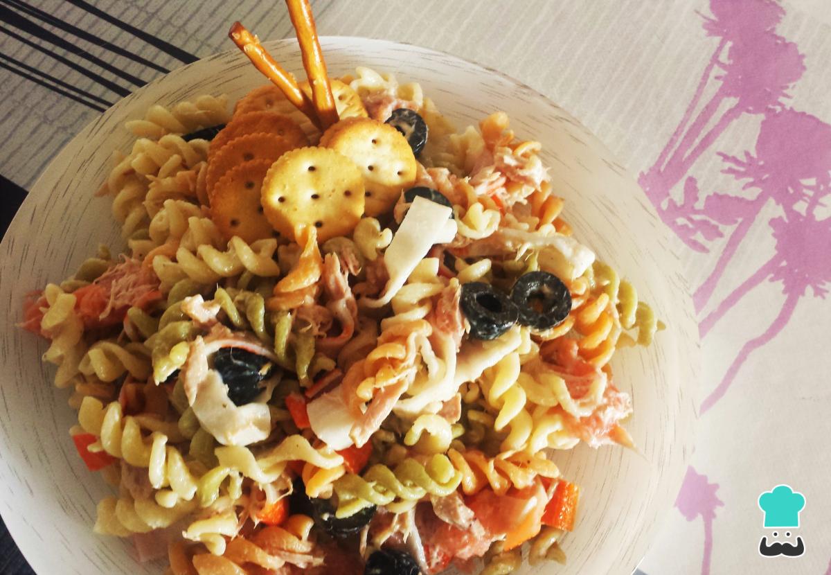 Receta de Ensalada de pasta con salmón ahumado y atún