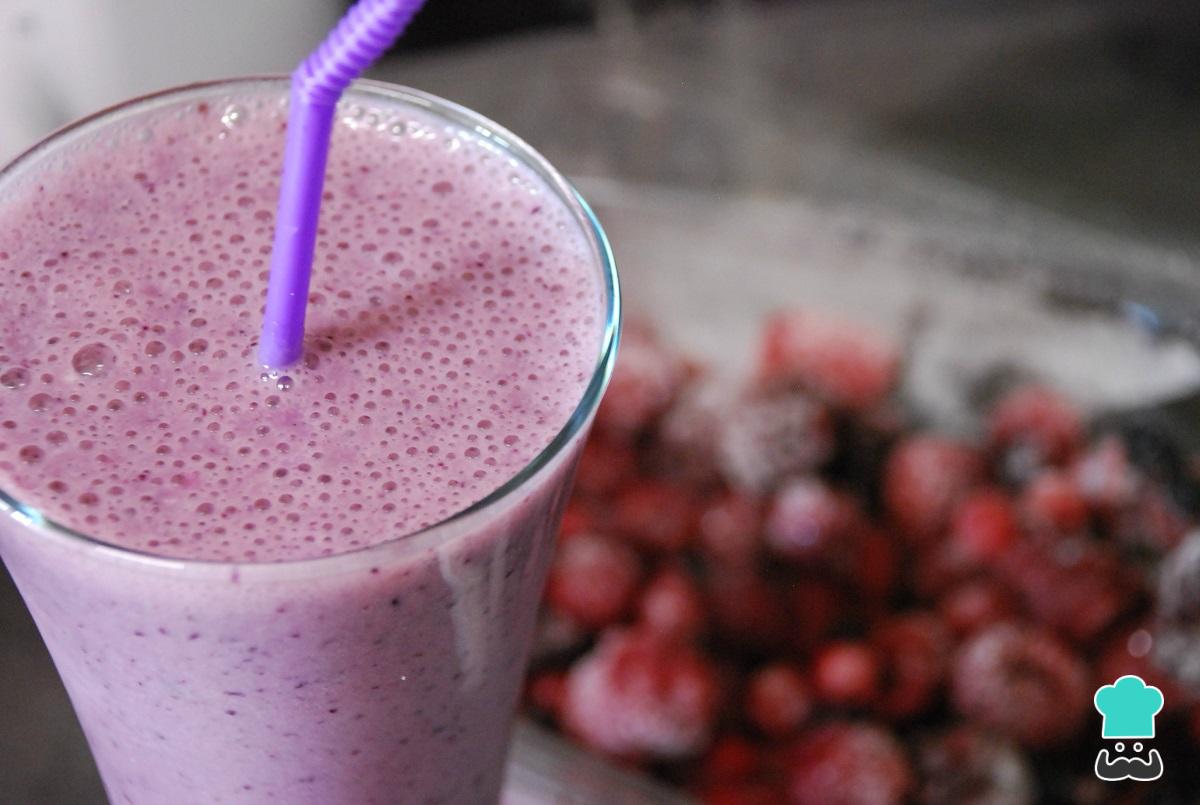 Smoothie de arándanos con plátano