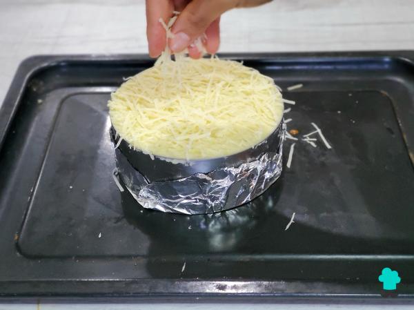 Receta de Pastel de carne y patatas de la abuela: fácil, sabroso y con una capa de queso irresistible - Paso 11