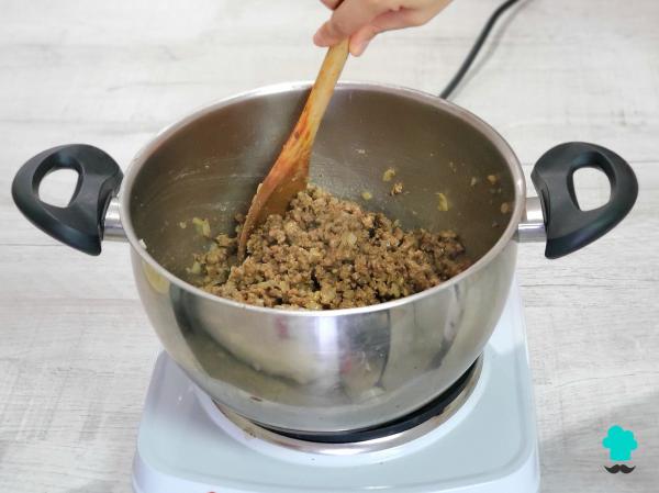 Receta de Pastel de carne y patatas de la abuela: fácil, sabroso y con una capa de queso irresistible - Paso 2