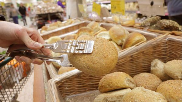 Ángeles Romero, tecnóloga de alimentos: “Hay que elegir pan de masa madre natural, viva y de fermentaciones largas” - Las claves para elegir un pan de calidad en el supermercado