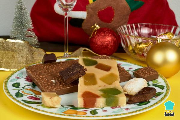 Tipos de turrones tradicionales - Turrón de mazapán con frutas