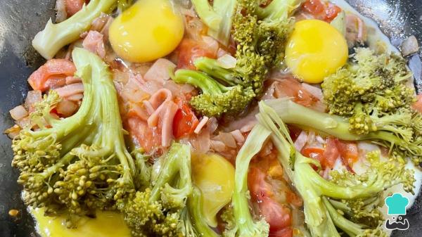 Receta de Brócoli salteado con huevo - Paso 4