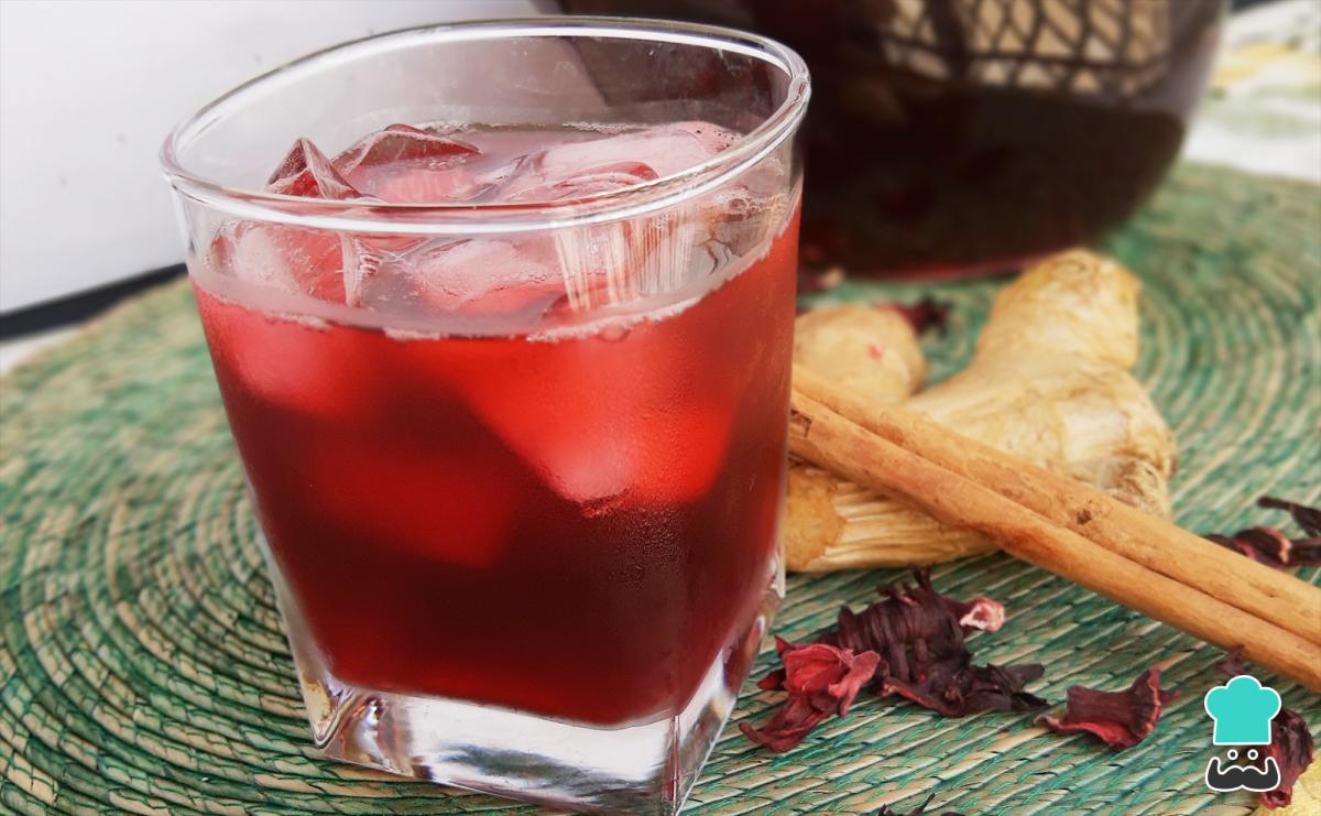 Agua de Jamaica con canela y jengibre
