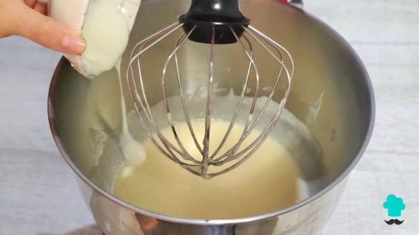 Receta de Bizcocho de yogur, avena y manzana sin azúcar: tierno, jugoso y perfecto para cuidarte sin renunciar al postre - Paso 3