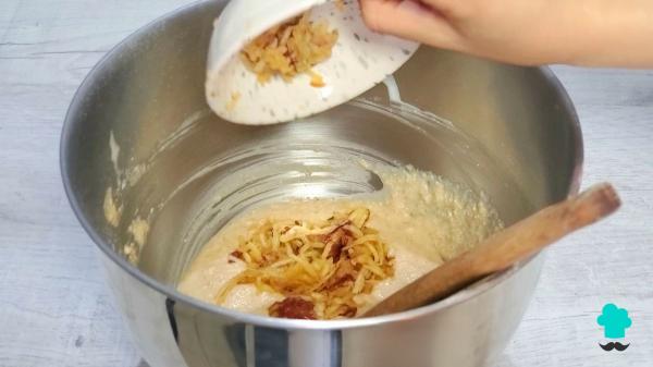 Receta de Bizcocho de yogur, avena y manzana sin azúcar: tierno, jugoso y perfecto para cuidarte sin renunciar al postre - Paso 6