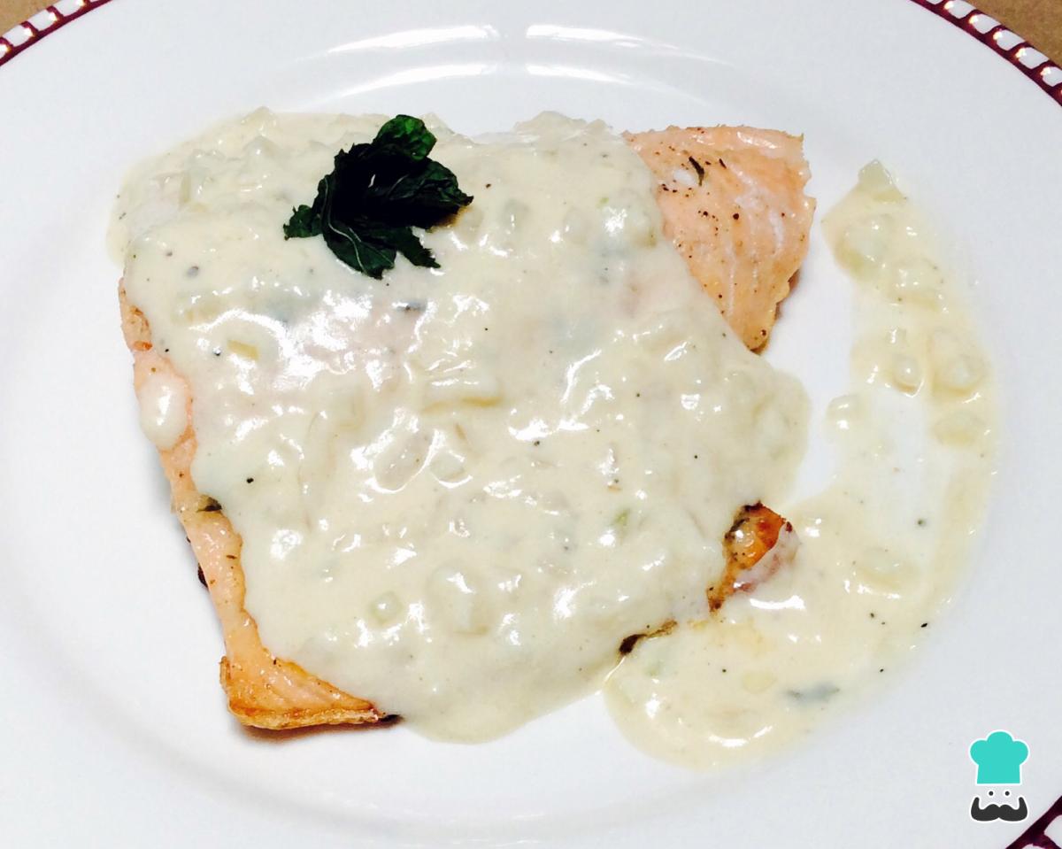 Receta de Salmón a la plancha con salsa de queso
