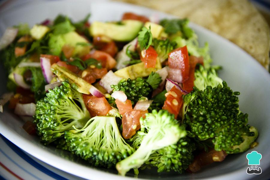 Ensalada de brócoli con aguacate - Fácil