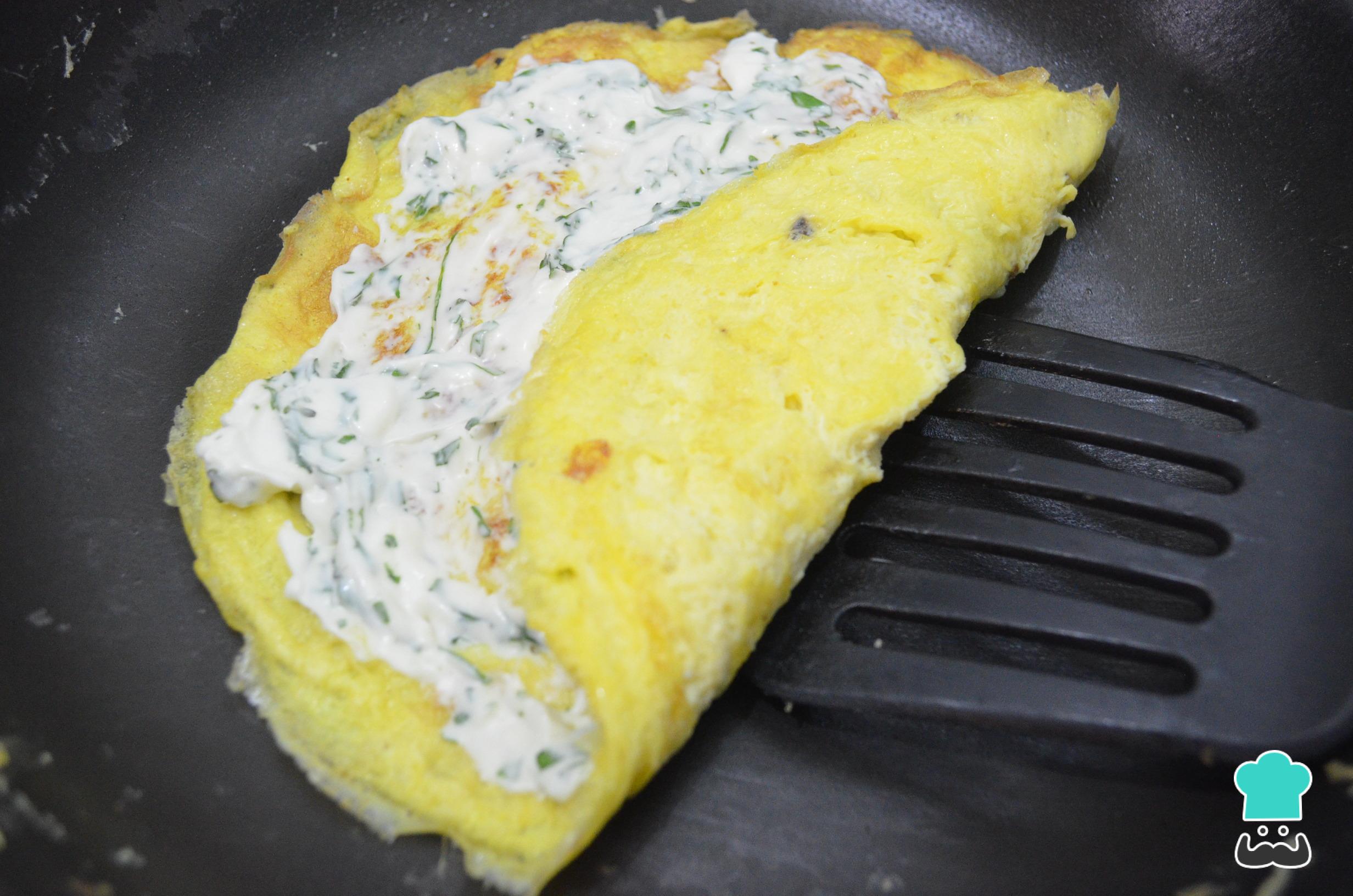 Omelette de queso crema y cilantro Fácil