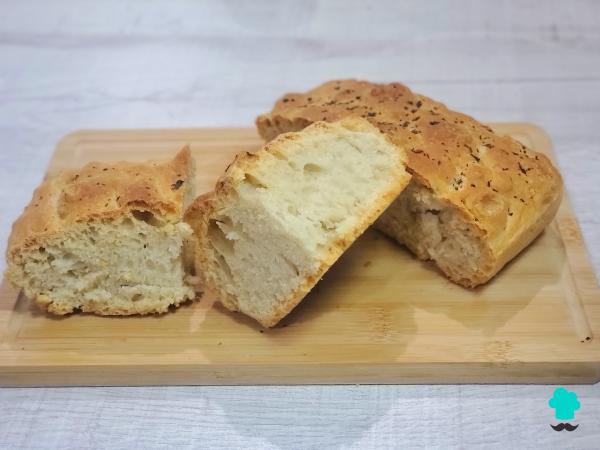 Receta de Focaccia rellena de mortadela, burrata y pistacho: el sándwich italiano crujiente por fuera y esponjoso por dentro - Paso 9