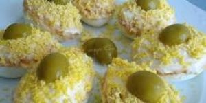 Huevos rellenos con mahonesa