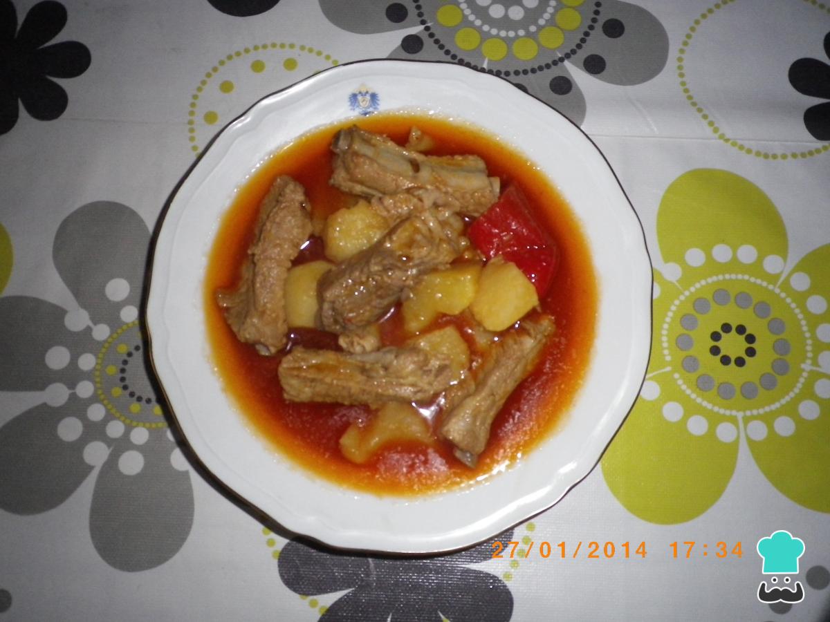 Receta de Guisado de patatas con costillas de cerdo.