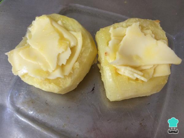 Receta de Patatas rellenas de queso - Paso 4