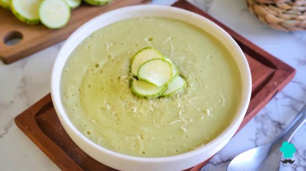 Receta de Crema de calabacín de la abuela: cremosa, ligera y perfecta para cuidar tu alimentación