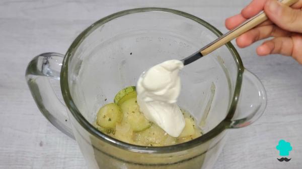 Receta de Crema de calabacín de la abuela: cremosa, ligera y perfecta para cuidar tu alimentación - Paso 8