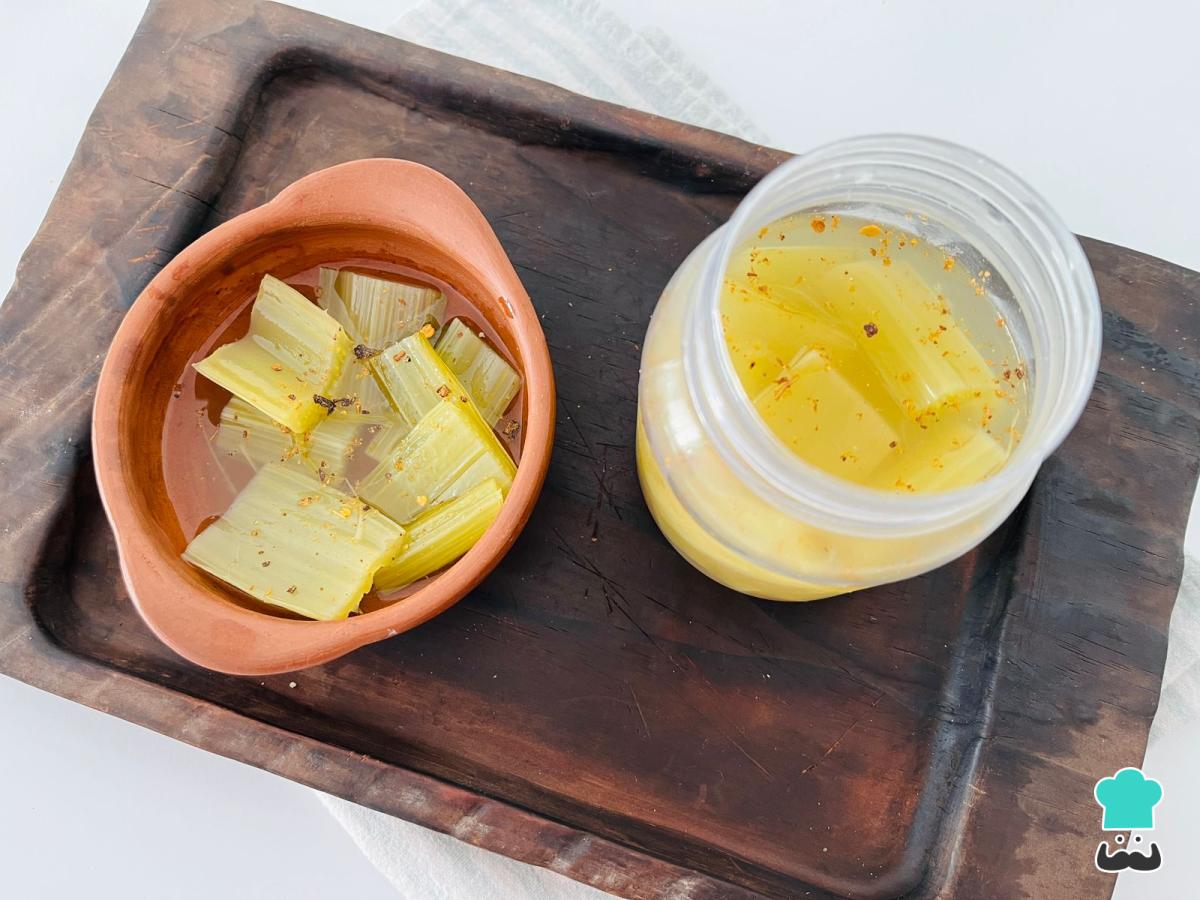 Receta de Pencas de acelga en escabeche