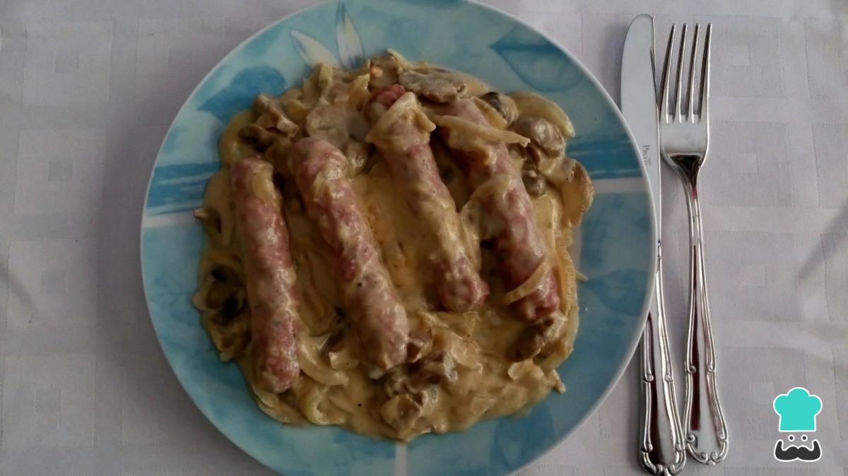 Receta de Salchichas frescas en salsa Strogonoff