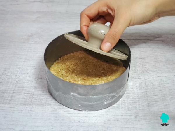 Receta de Tarta de queso y frambuesas sin horno: fácil, cremosa y con un resultado de pastelería - Paso 3