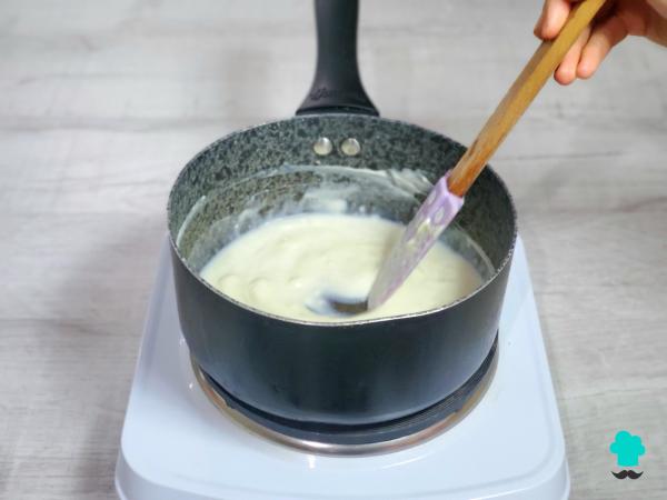 Receta de Tarta de queso y frambuesas sin horno: fácil, cremosa y con un resultado de pastelería - Paso 6