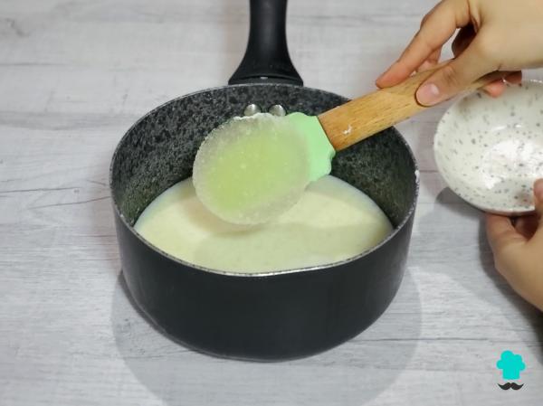 Receta de Tarta de queso y frambuesas sin horno: fácil, cremosa y con un resultado de pastelería - Paso 7