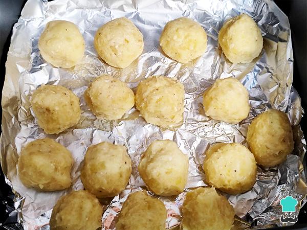 Receta de Bolitas de papas con queso - Paso 4