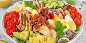 Estas 5 ensaladas con proteína sacian de verdad y son un plato único perfecto (y están buenísimas)