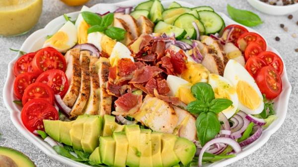 Estas 5 ensaladas con proteína sacian de verdad y son un plato único perfecto (y están buenísimas)