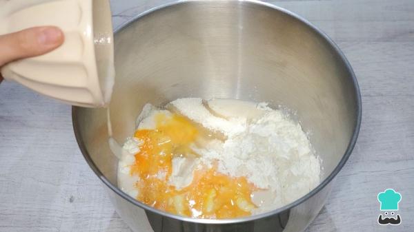 Receta de Mona de Pascua tradicional: el dulce típico más esponjoso y con el aroma de siempre - Paso 1