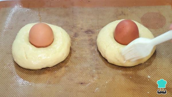 Receta de Mona de Pascua tradicional: el dulce típico más esponjoso y con el aroma de siempre - Paso 6