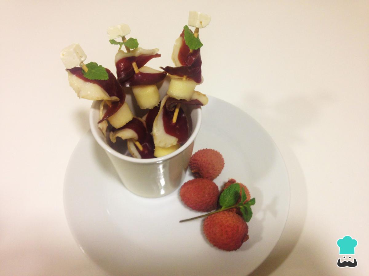 Receta de Canapés de fruta con jamón de pato