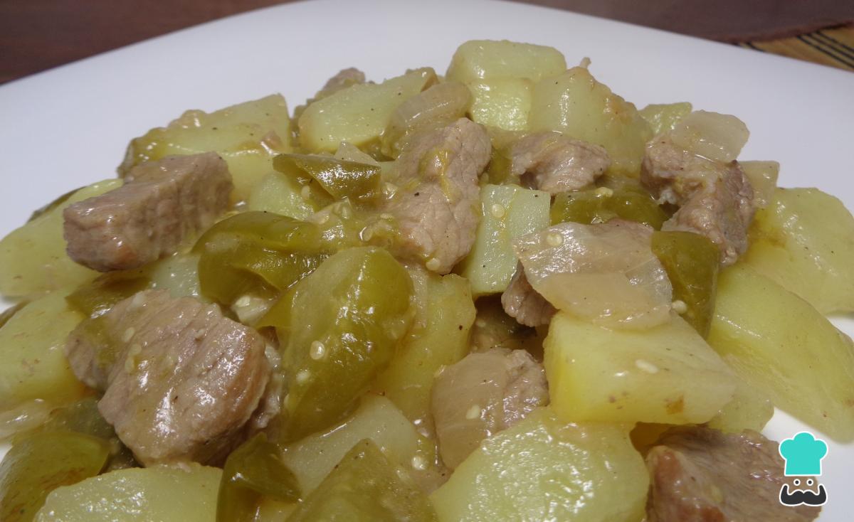 Receta de Carne de res entomatada con papas