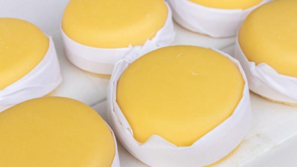Galicia da una lección al resto de España: “La tarta de queso no se hace solo con queso crema, lleva 330 g de queso Arzúa y 500 ml de nata” - El secreto está en el Arzúa-Ulloa: un queso gallego suave, cremoso y muy fundente
