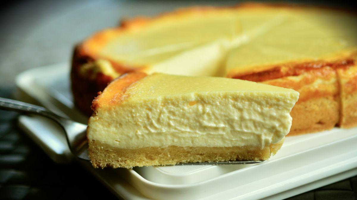 Galicia da una lección al resto de España: “La tarta de queso no se hace solo con queso crema, lleva 330 g de queso Arzúa y 500 ml de nata”